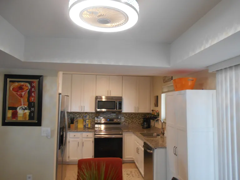Stocked Kitchen all SS appliances Ceiling fan (bladeless) LED light