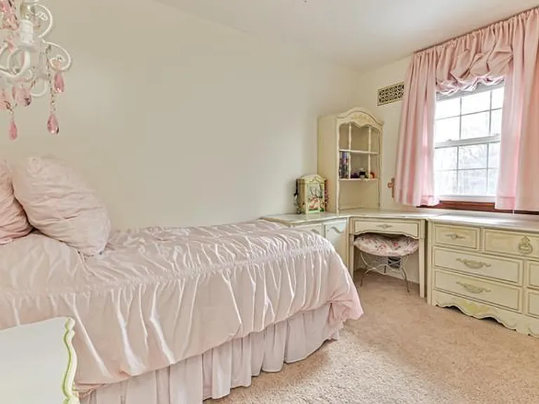 105 Shady Spring Rd — Photo 5