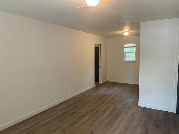 3rd image of 812 E Houston Ave