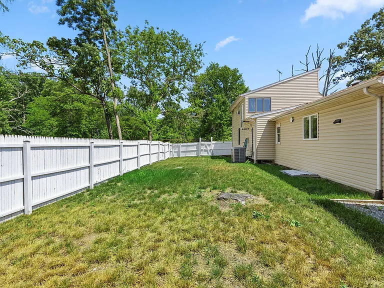 8304 Dangerfield Pl — Photo 3