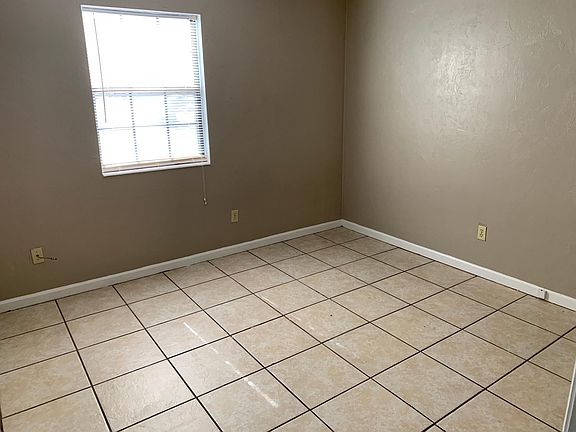 4th image of 2008 Bradford Ct APT B
