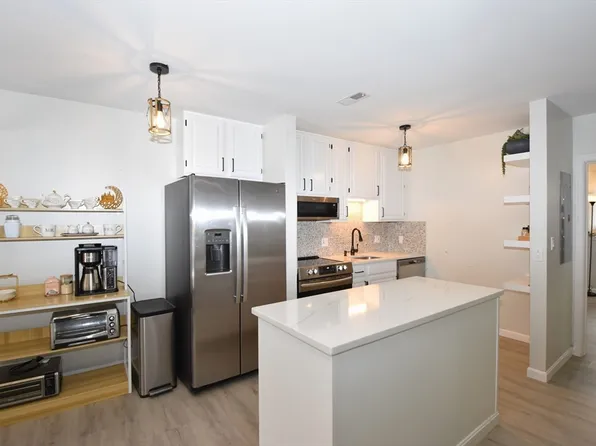 206 Tall Oaks Dr Unit L, Weymouth, MA 02190