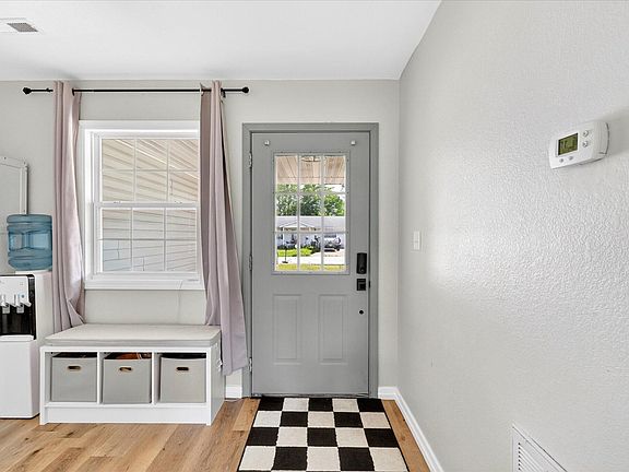 3rd image of 1427 Hazelwood Drive