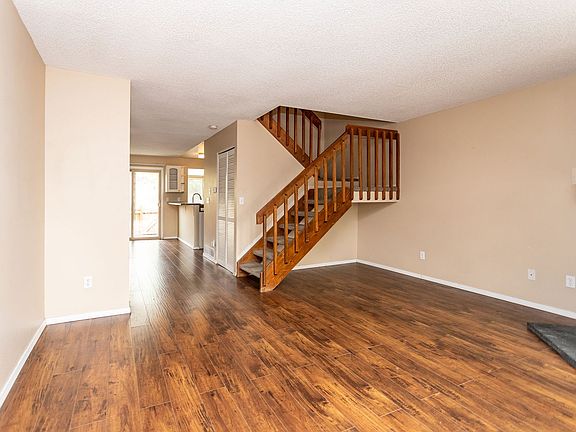 3rd image of 6853 Mountain Top Ln