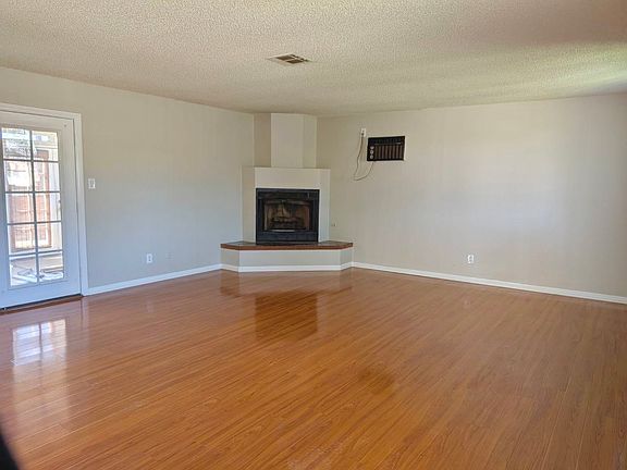 3rd image of 11625 Hollyview Dr
