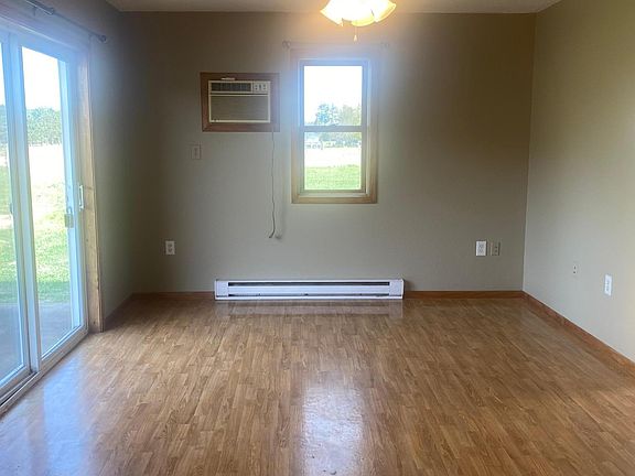 5th image of 2886 River Rd