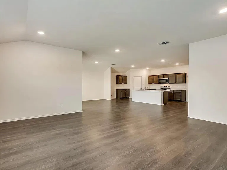 972 Glover Dr — Photo 1