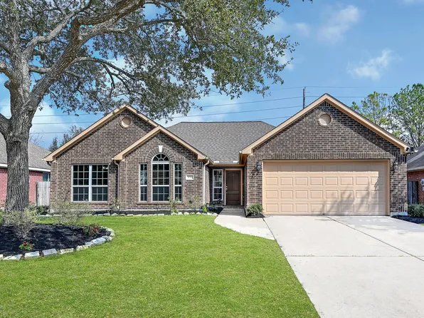 1035 E Hampton Dr, Pearland, TX 77584