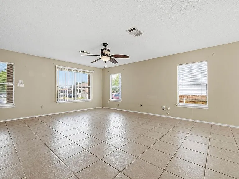 1109 Bradbury Ln — Photo 23