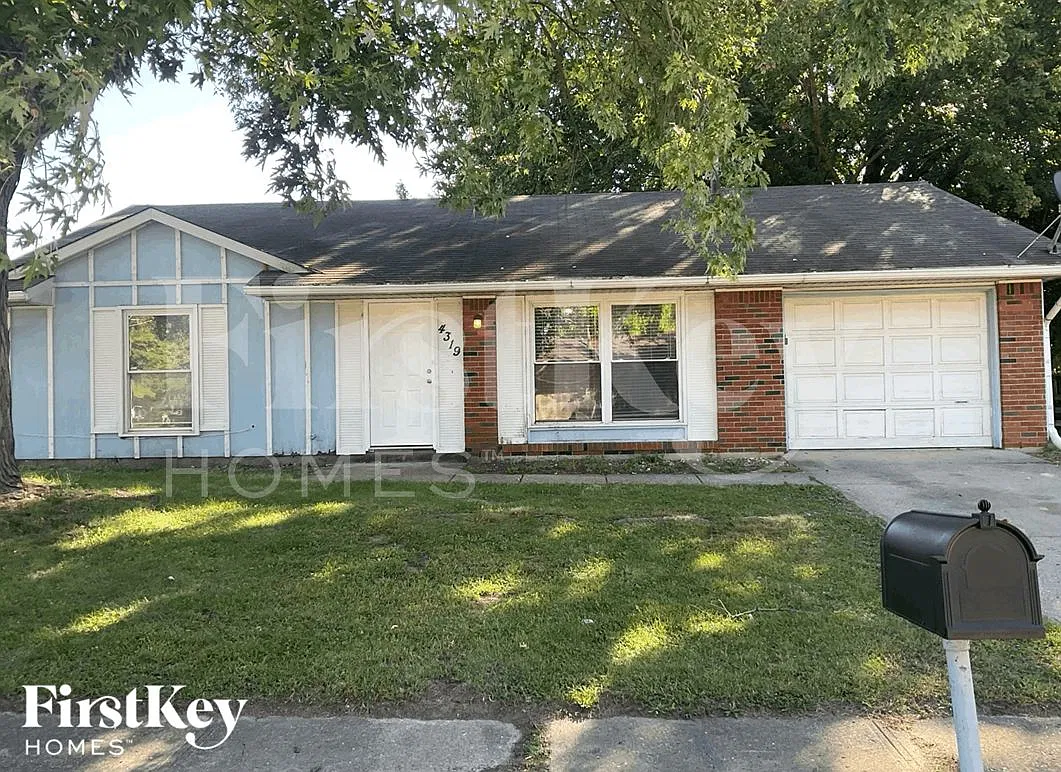 3 bed, 2.0 bath, 1192 sqft, $1,915 — Photo 1