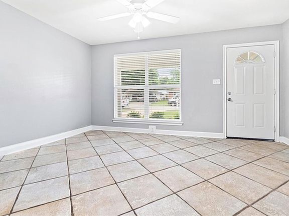 3rd image of 210 Mockingbird Ln