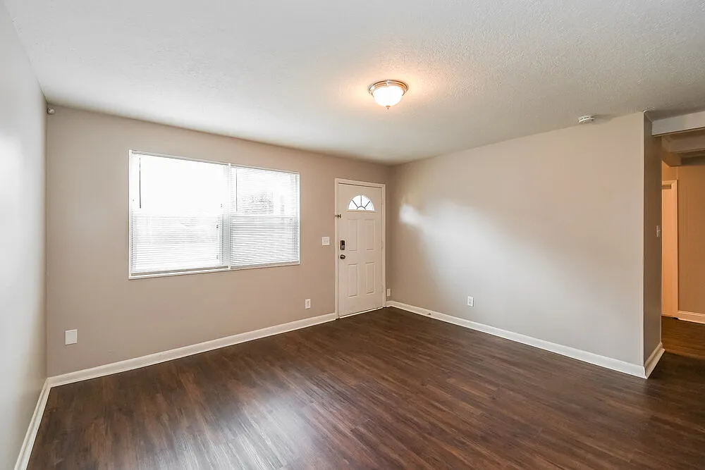 4 bed, 2.0 bath, 1274 sqft, $1,545 — Photo 4