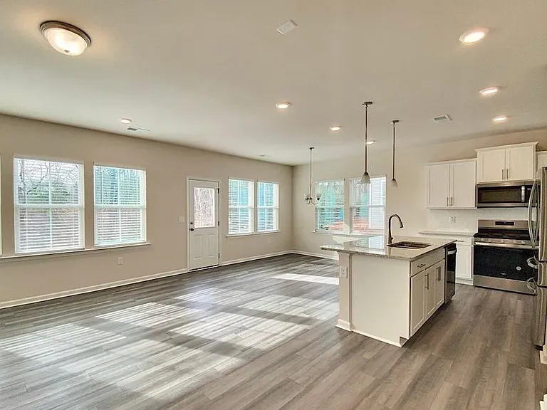 395 Glen Clova Dr — Photo 5