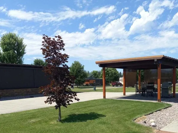 40 Sand Trap Ln, Blanchard, ID 83804