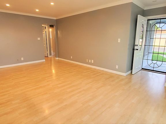 5th image of 11045 Dune St