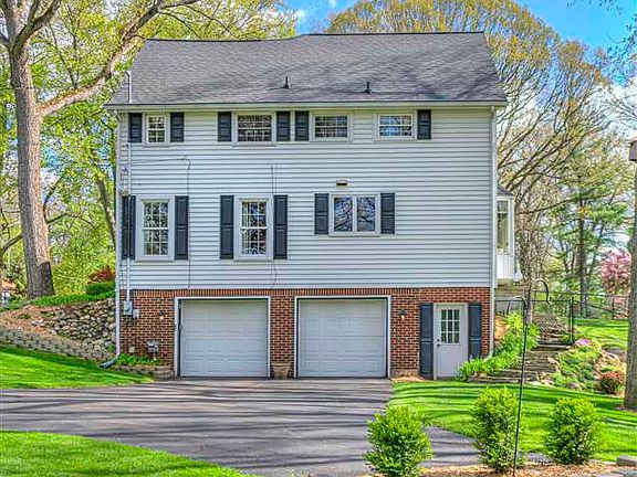 2nd image of 1902 Essex Ln