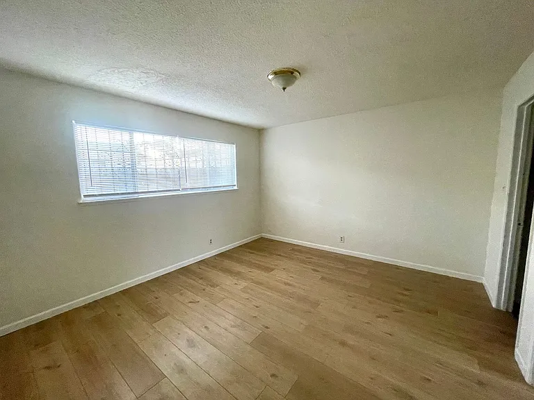 2508 Cutting Blvd — Photo 7