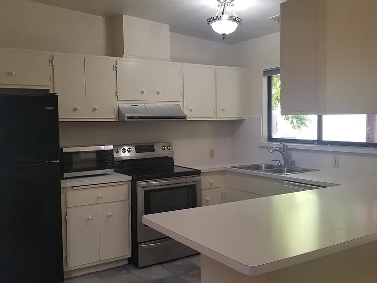 225 Lindo Pl — Photo 3