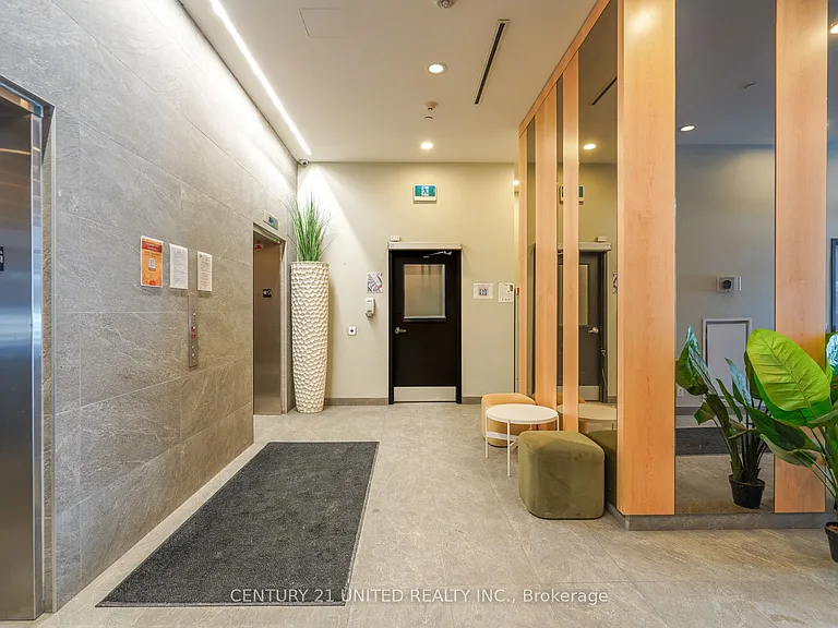 100 Bond St E #204 — Photo 14
