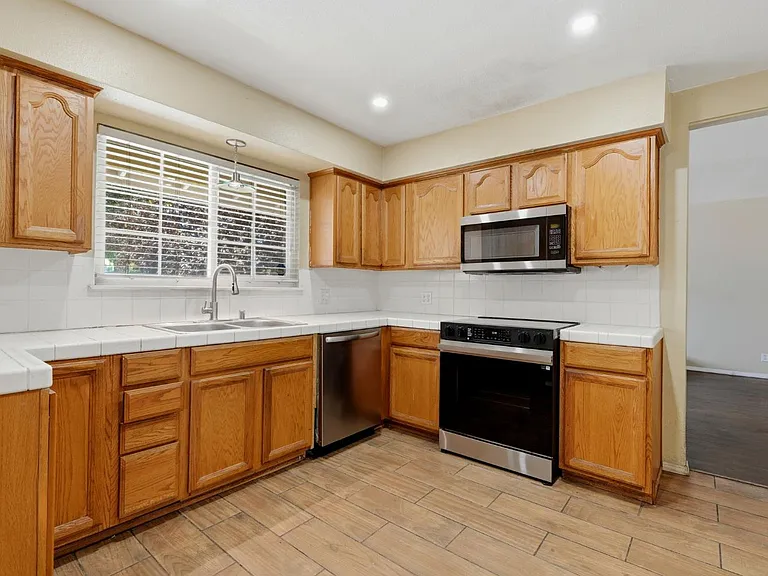 2519 E Buckingham Way — Photo 11