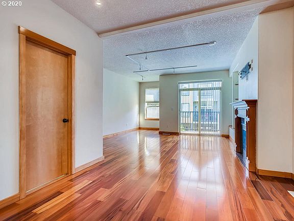 4th image of 602 NE 84th Cir