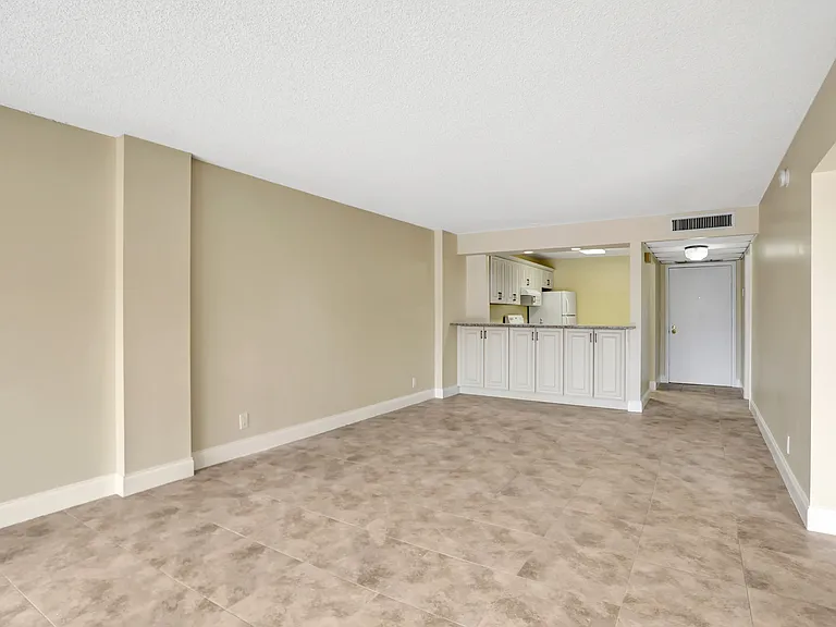 3 Royal Palm Way — Photo 25