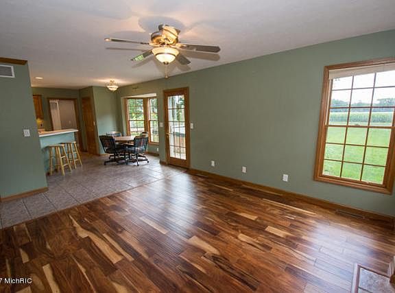 5th image of 26251 Hillview Dr