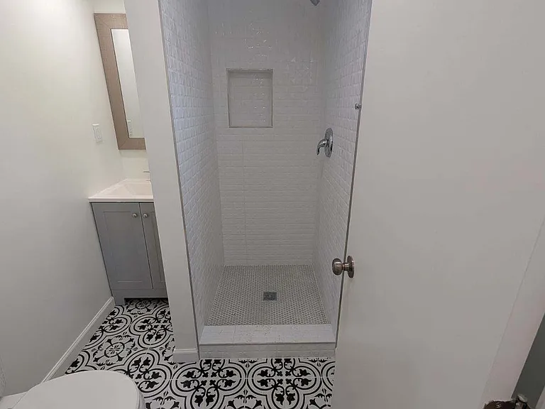 1354 W 36th Pl — Photo 8