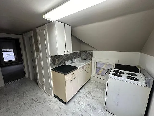 1119 Clinton St — Photo 3