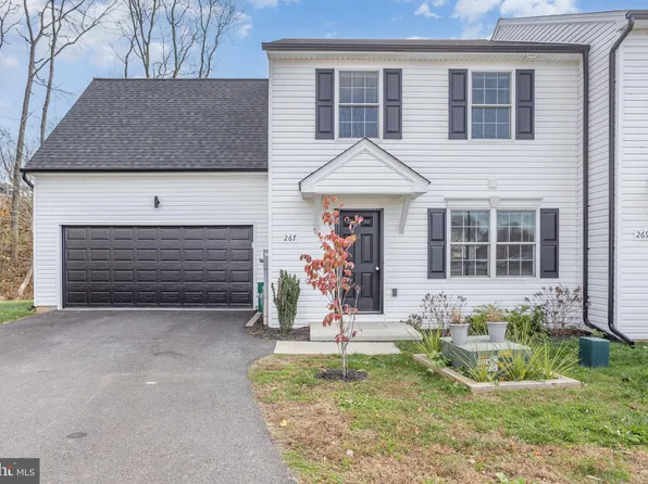 267 Ersa Dr, Elizabethtown, PA 17022