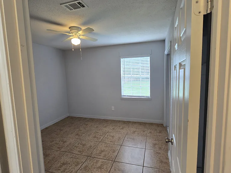 923 Bremen Ave #B — Photo 3
