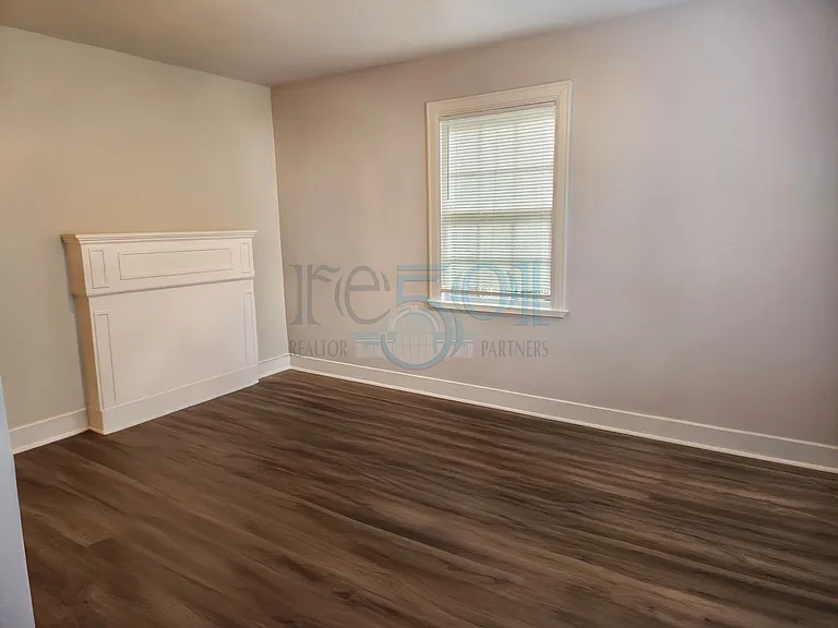 300 S Valentine St #4 — Photo 10