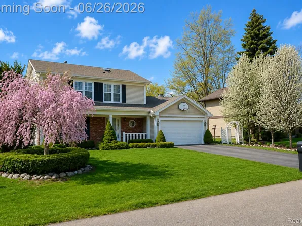 40437 Village Wood Rd, Novi, MI 48375