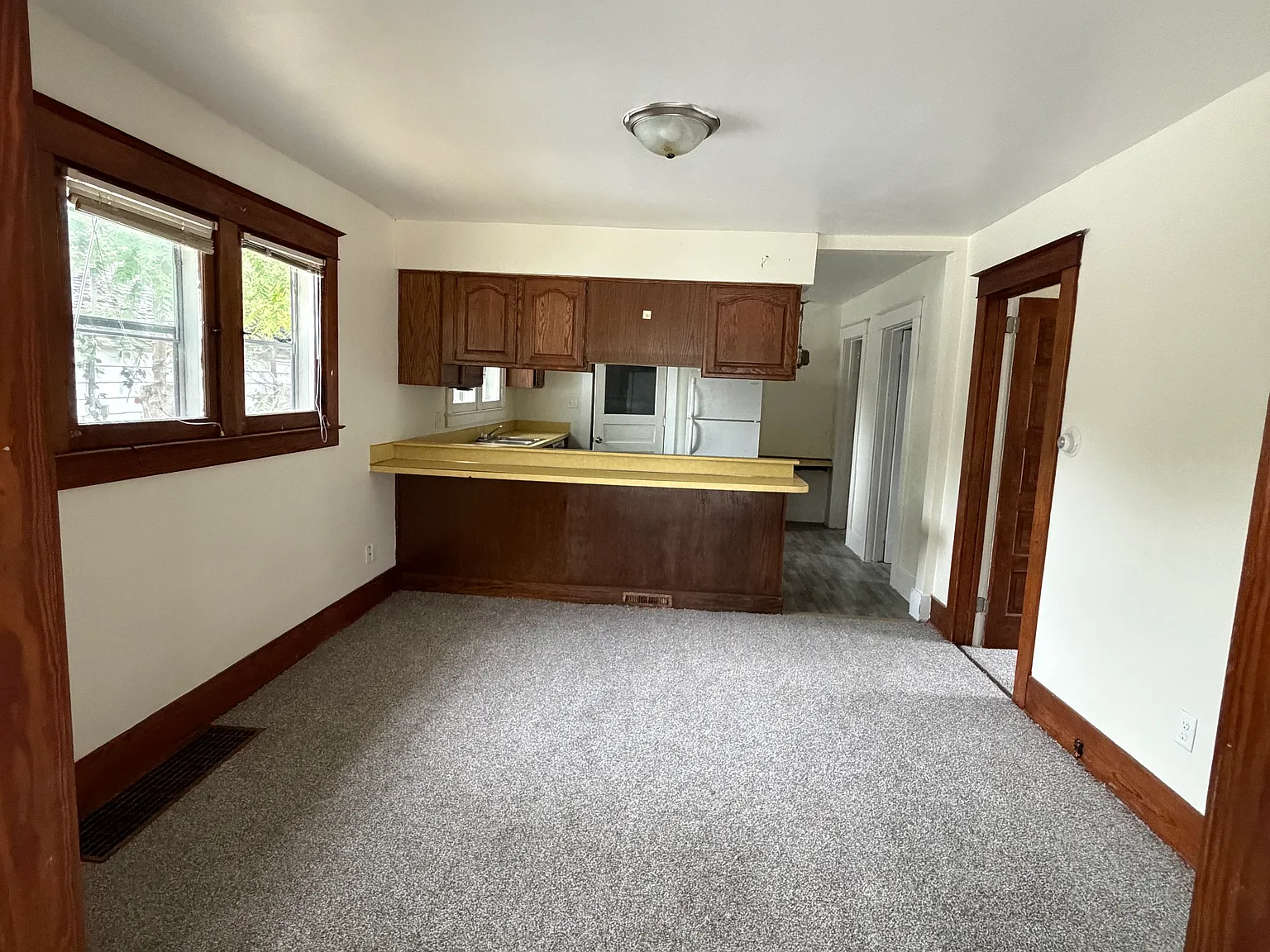 2 bed, 944 sqft, $900 — Photo 2
