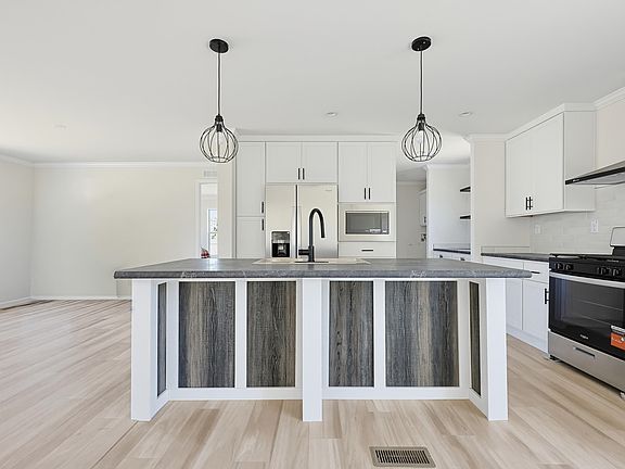 3rd image of 35 Margarets Way