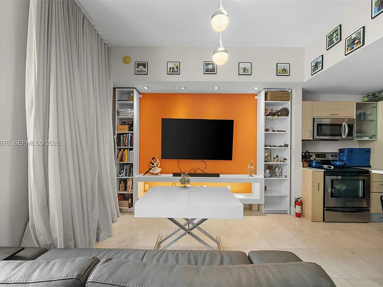 350 NE 24th St #703 — Photo 3