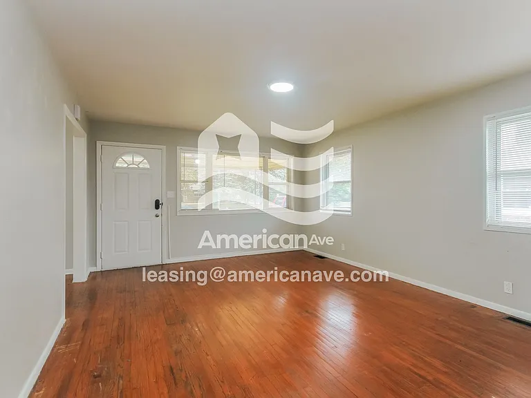 1273937_004_living_room_13859823.jpg