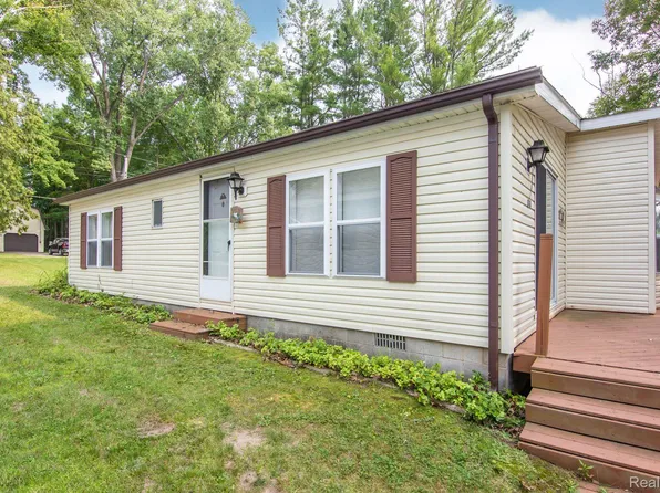 2144 Walter Rd, Beaverton, MI 48612