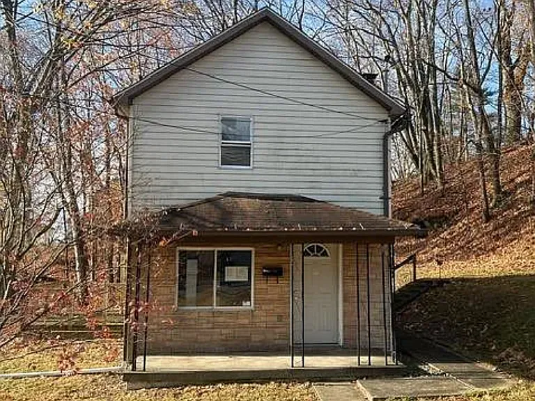 703 Yale St — Photo 1
