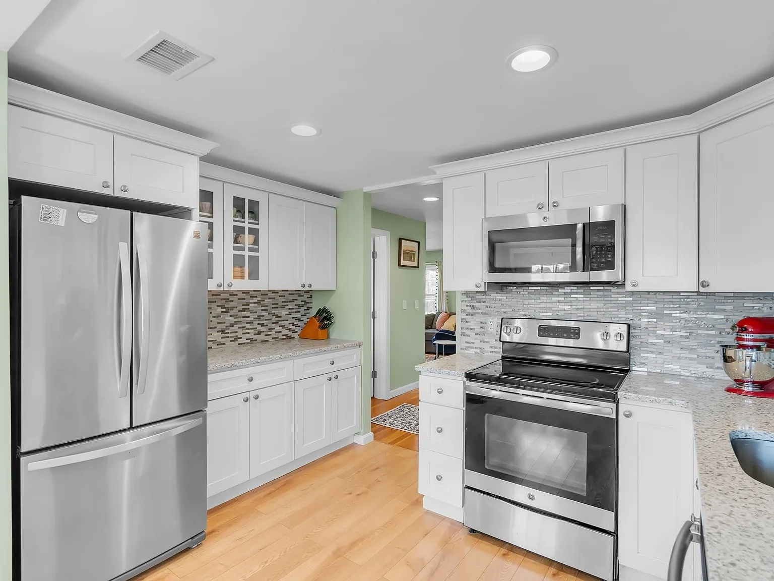 3 bed, 1140 sqft, $1,200 — Photo 3