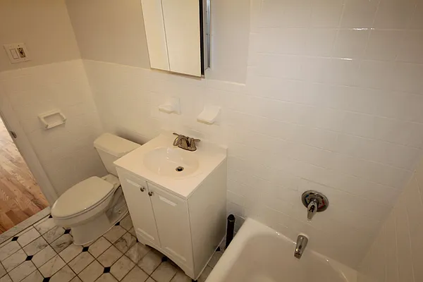 Rented by Waverly Realty Associates | media 34