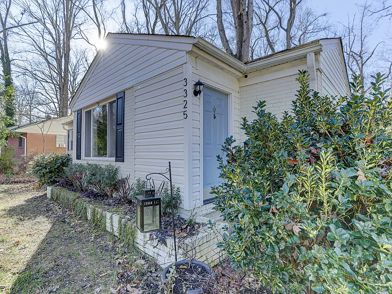 3325 Eastwood Dr — Photo 4
