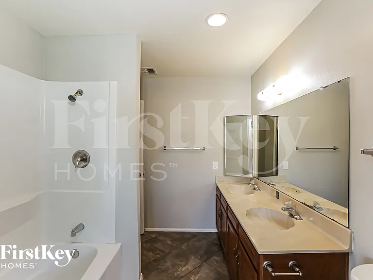 4656 W Townley Ave — Photo 12