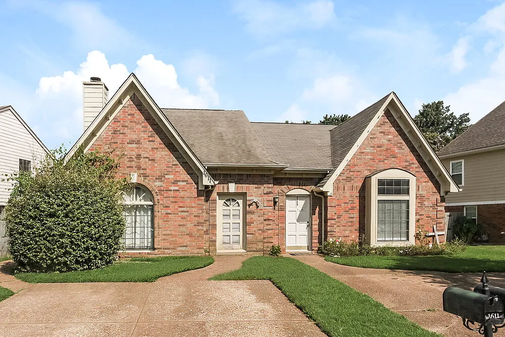 3 bed, 2.0 bath, 1875 sqft, $1,905 — Photo 1