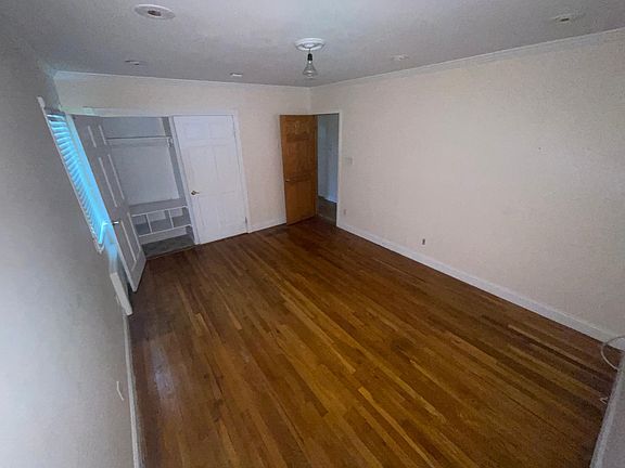 4th image of 8243 Little Neck Pkwy Floor 1