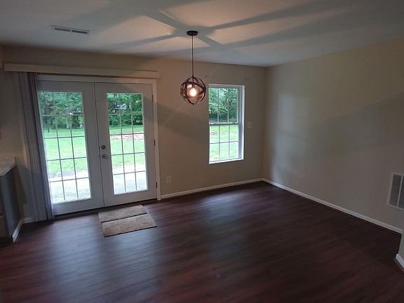 3rd image of 1108 Broadview Pl