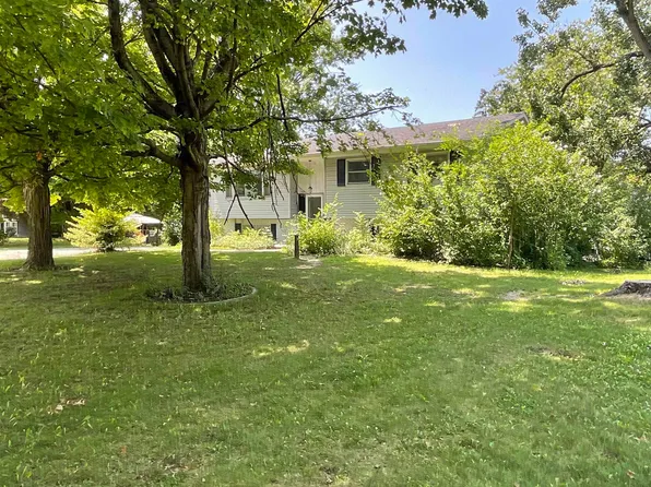 916 Blake Dr, Fort Wayne, IN 46804