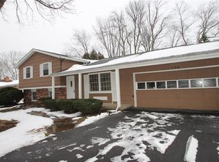 106 Black Walnut Dr, Rochester, NY 14615