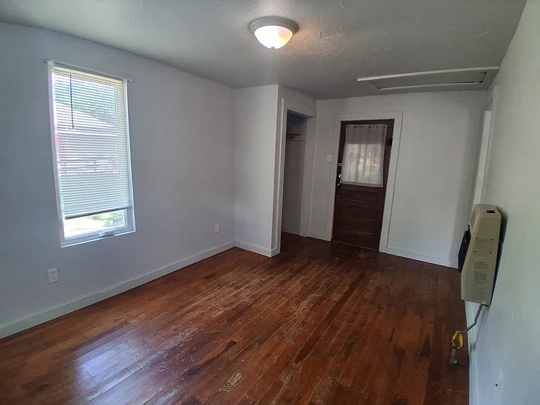 224 1/2 S Lowry St — Photo 12