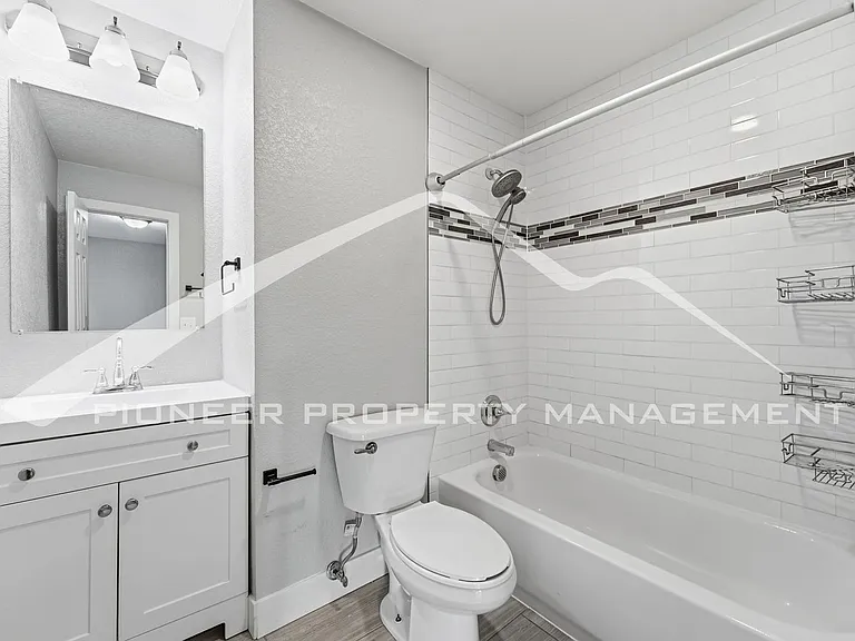 1827 Quail St #10 — Photo 19
